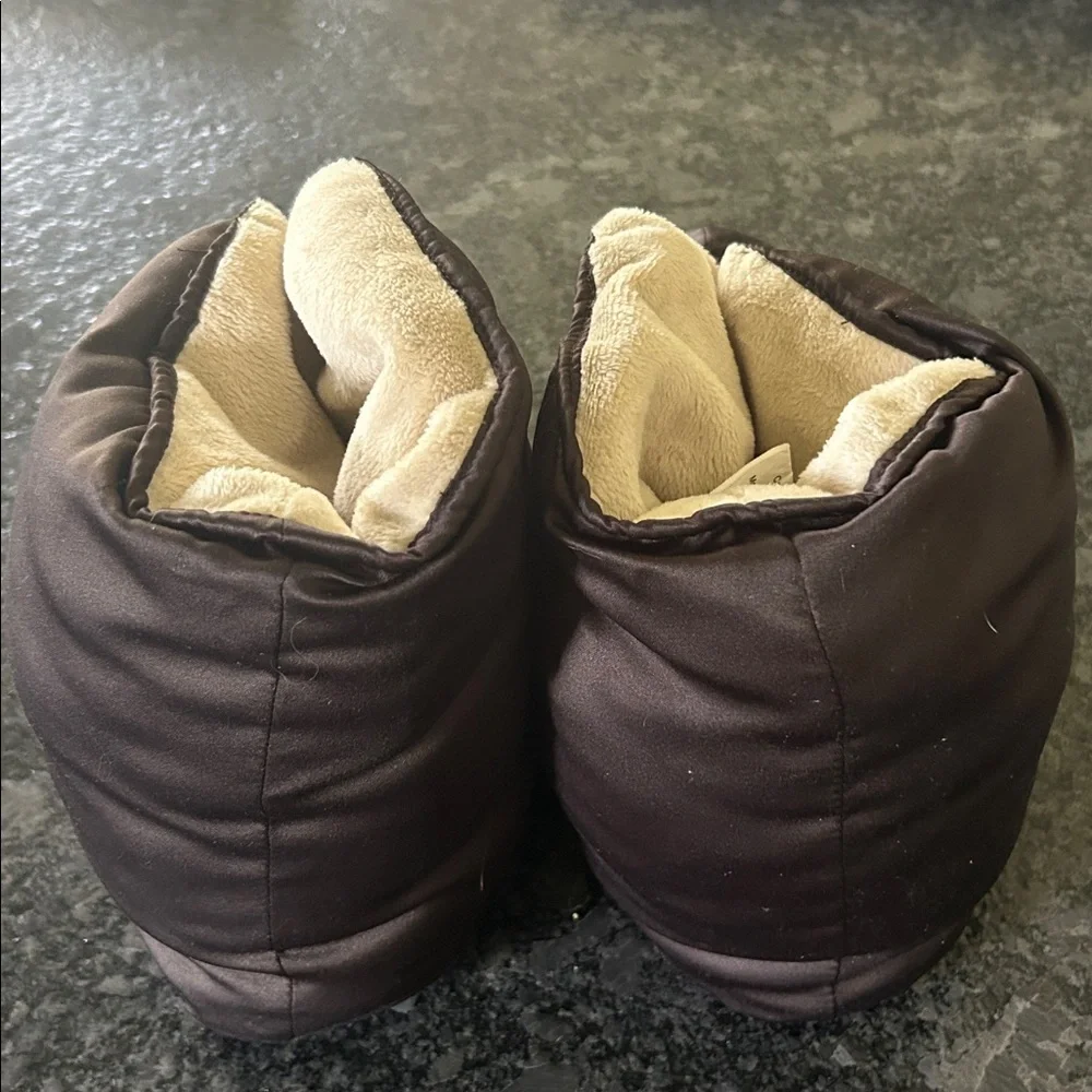 Slippers Bootie Style Microfiber/Micro Fleece 
Size M/L Brown/Tan Like New - Picture 2 of 3